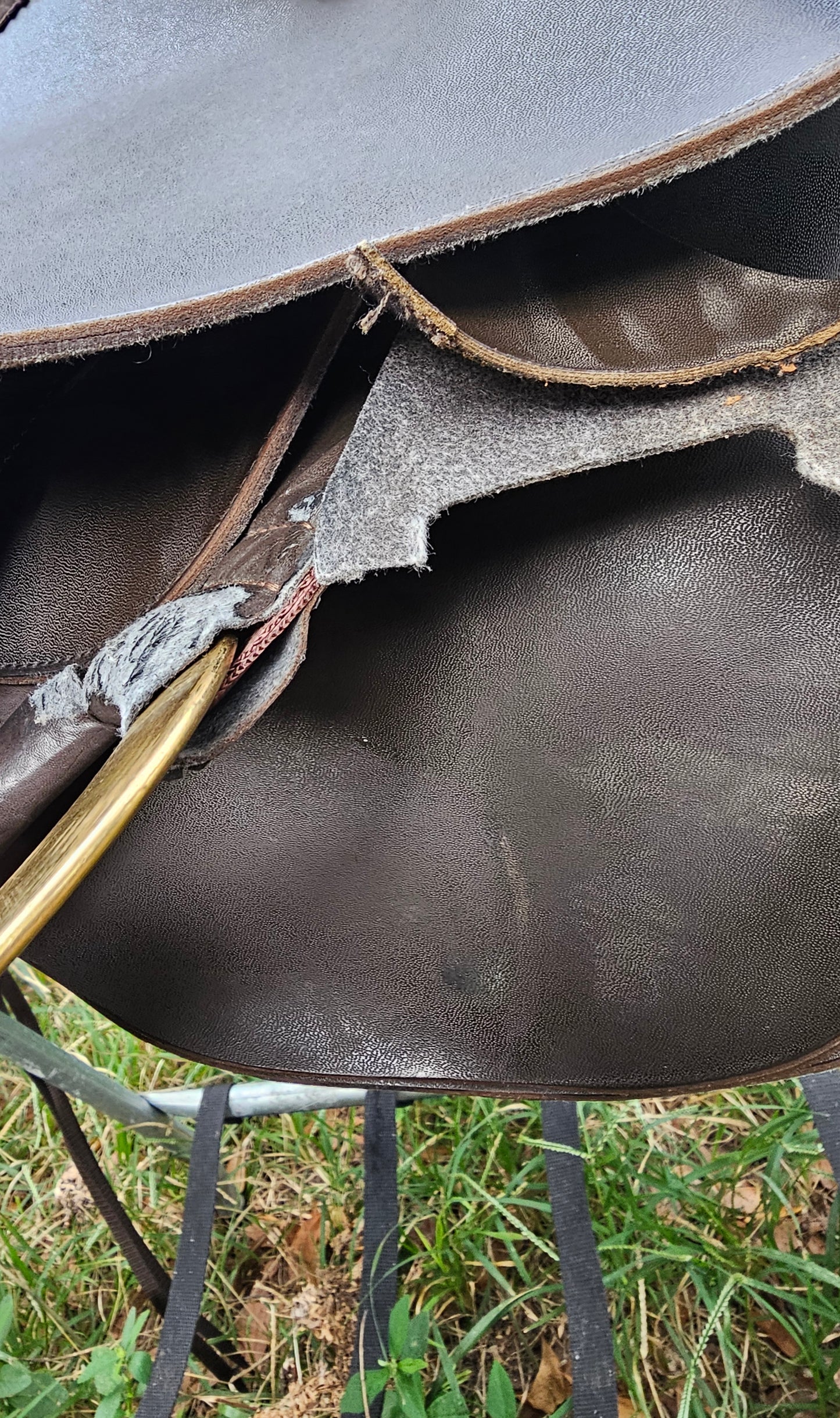 15.5" Lami Cell synthetic western trail saddle used