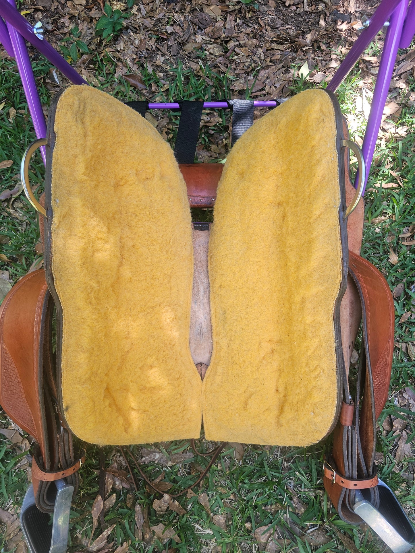 15" Crates Lightweight Round Skirt Trail Saddle used