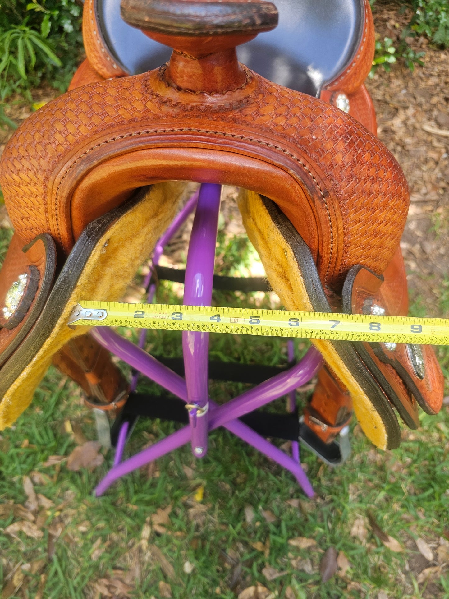 15" Crates Lightweight Round Skirt Trail Saddle used