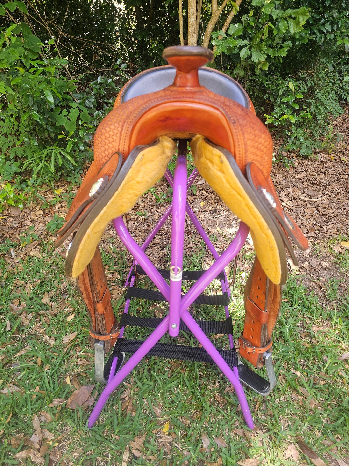 15" Crates Lightweight Round Skirt Trail Saddle used
