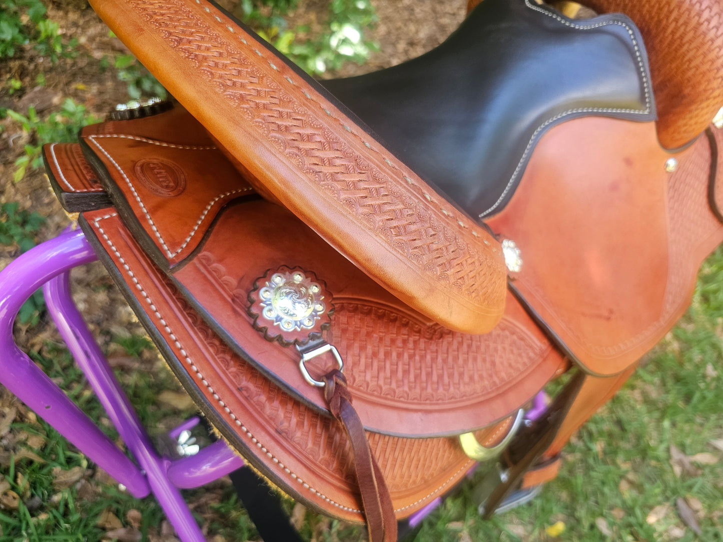 15" Crates Lightweight Round Skirt Trail Saddle used