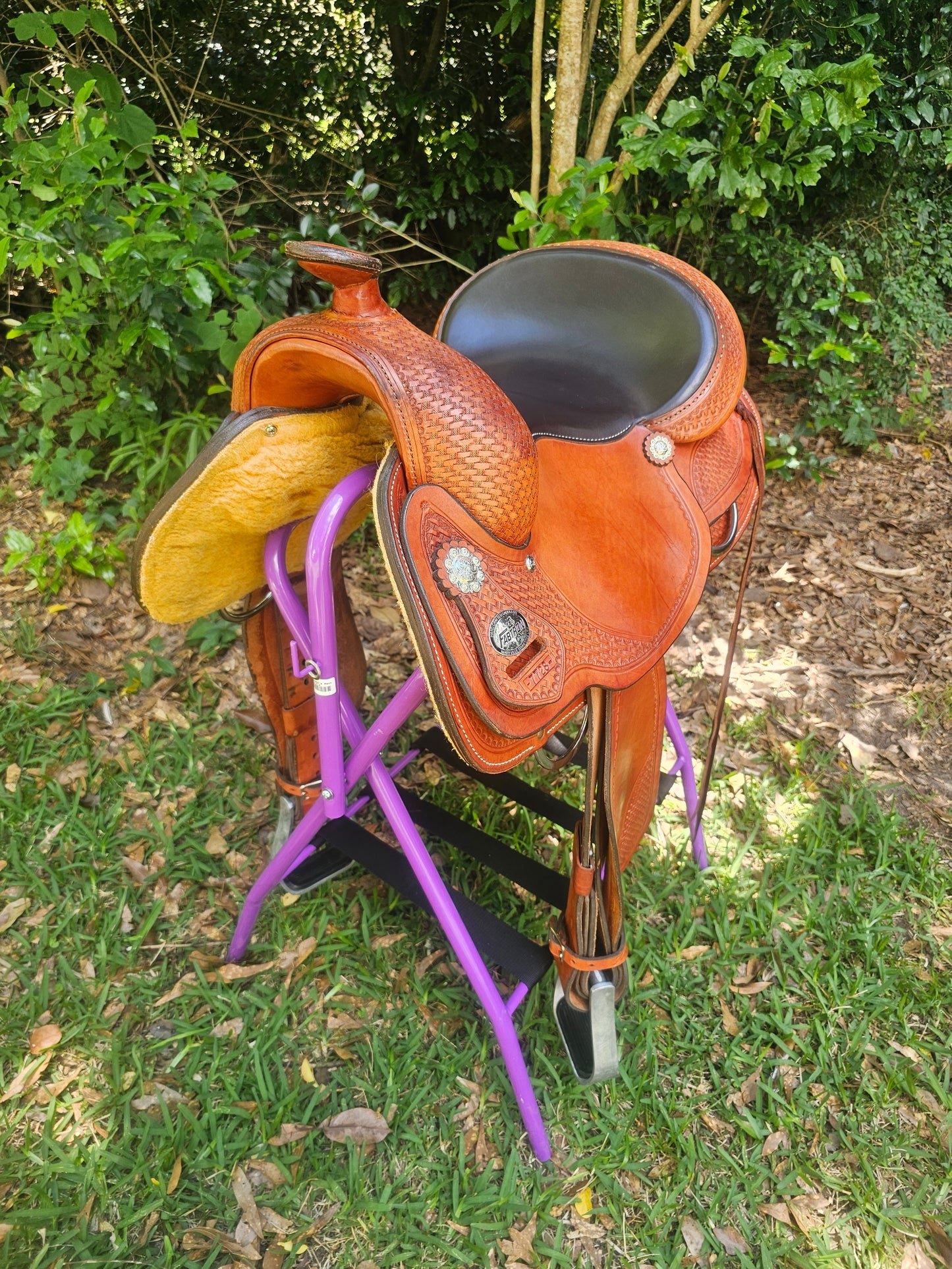 15" Crates Lightweight Round Skirt Trail Saddle used