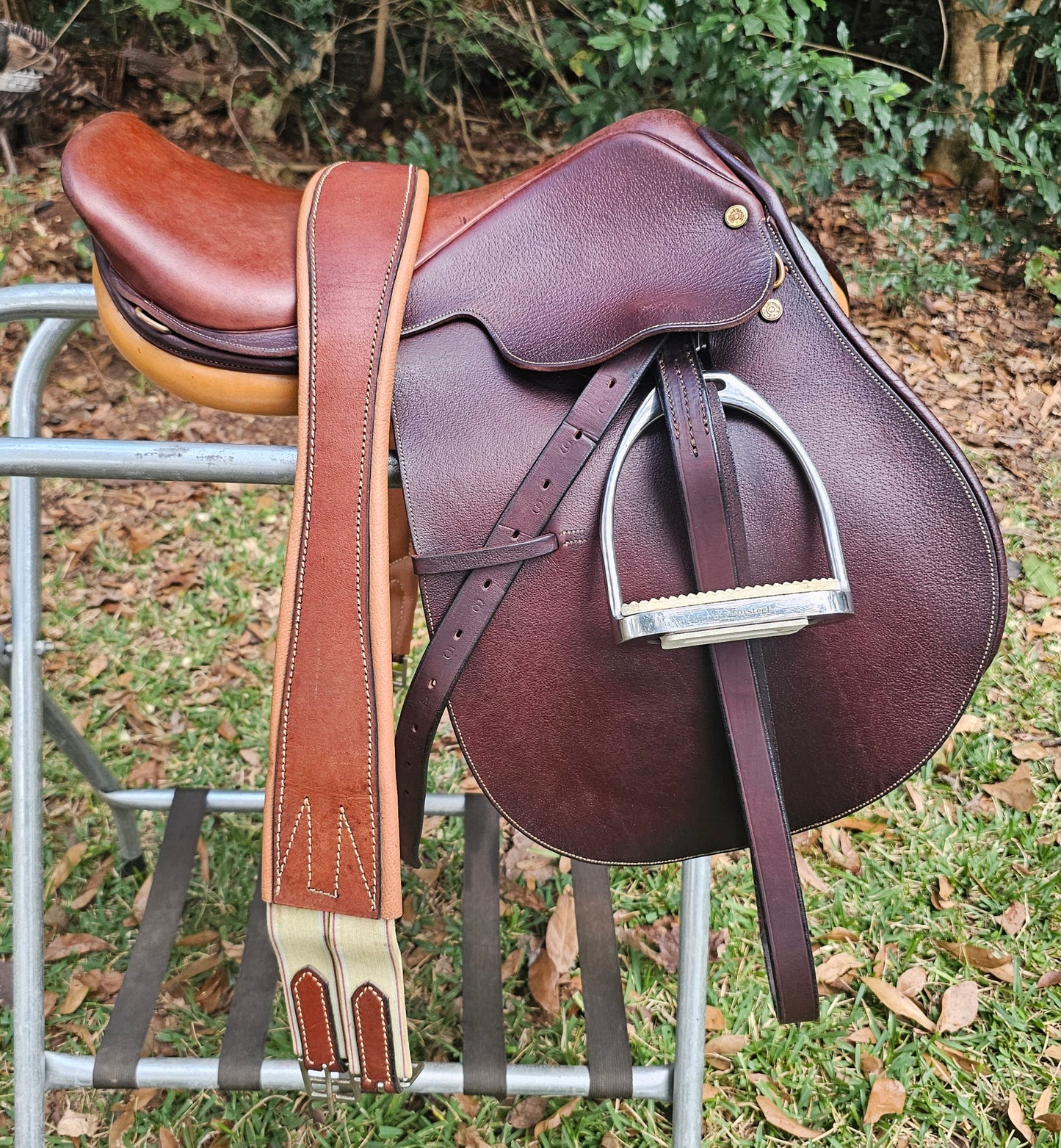 16.5" Collegiate Close Contact Hunt/Jump Saddle