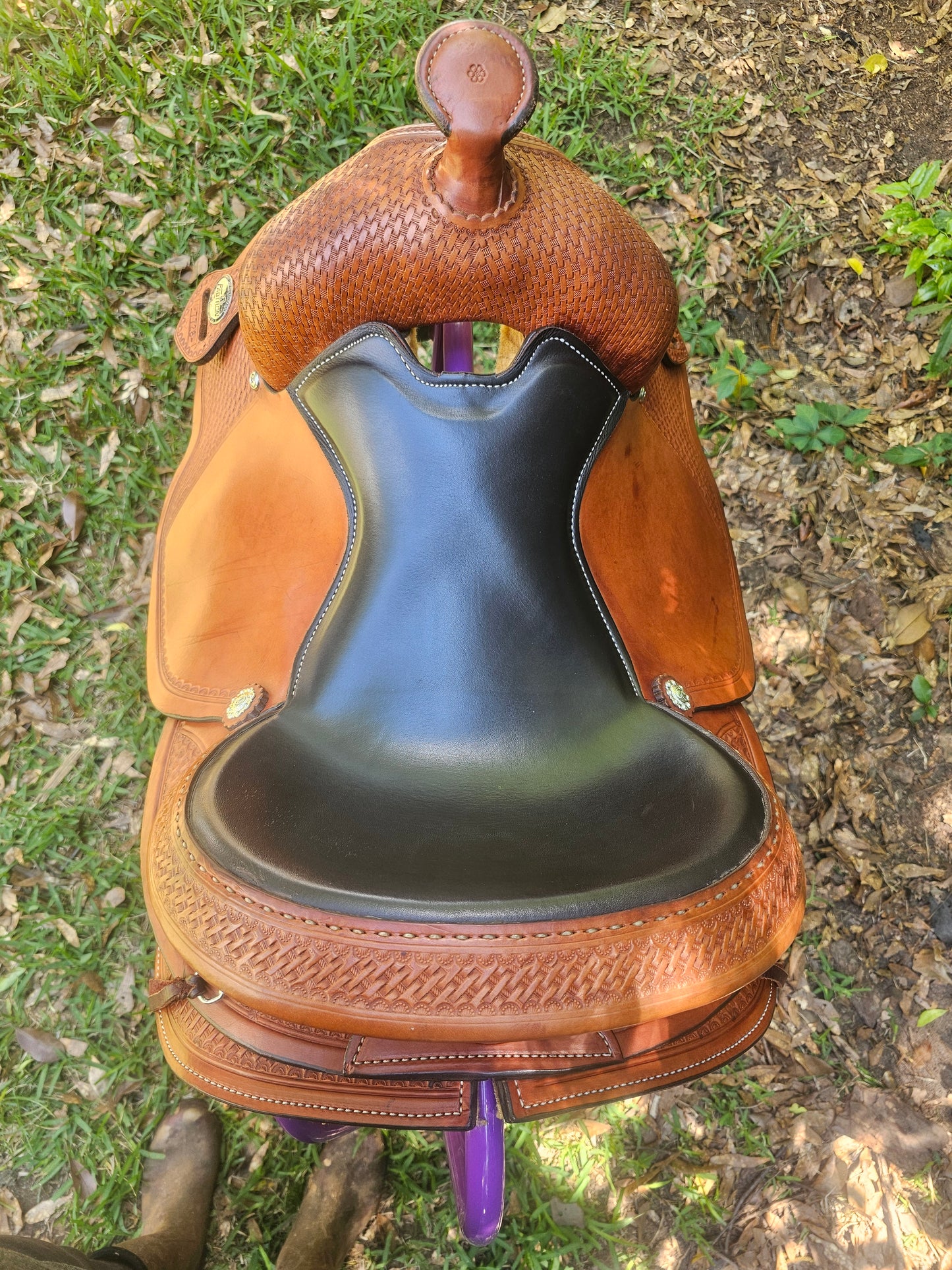 15" Crates Lightweight Round Skirt Trail Saddle used