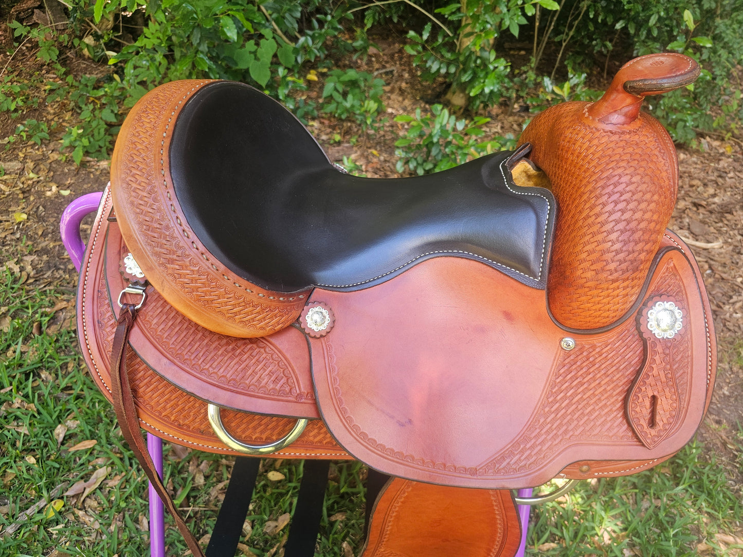 15" Crates Lightweight Round Skirt Trail Saddle used