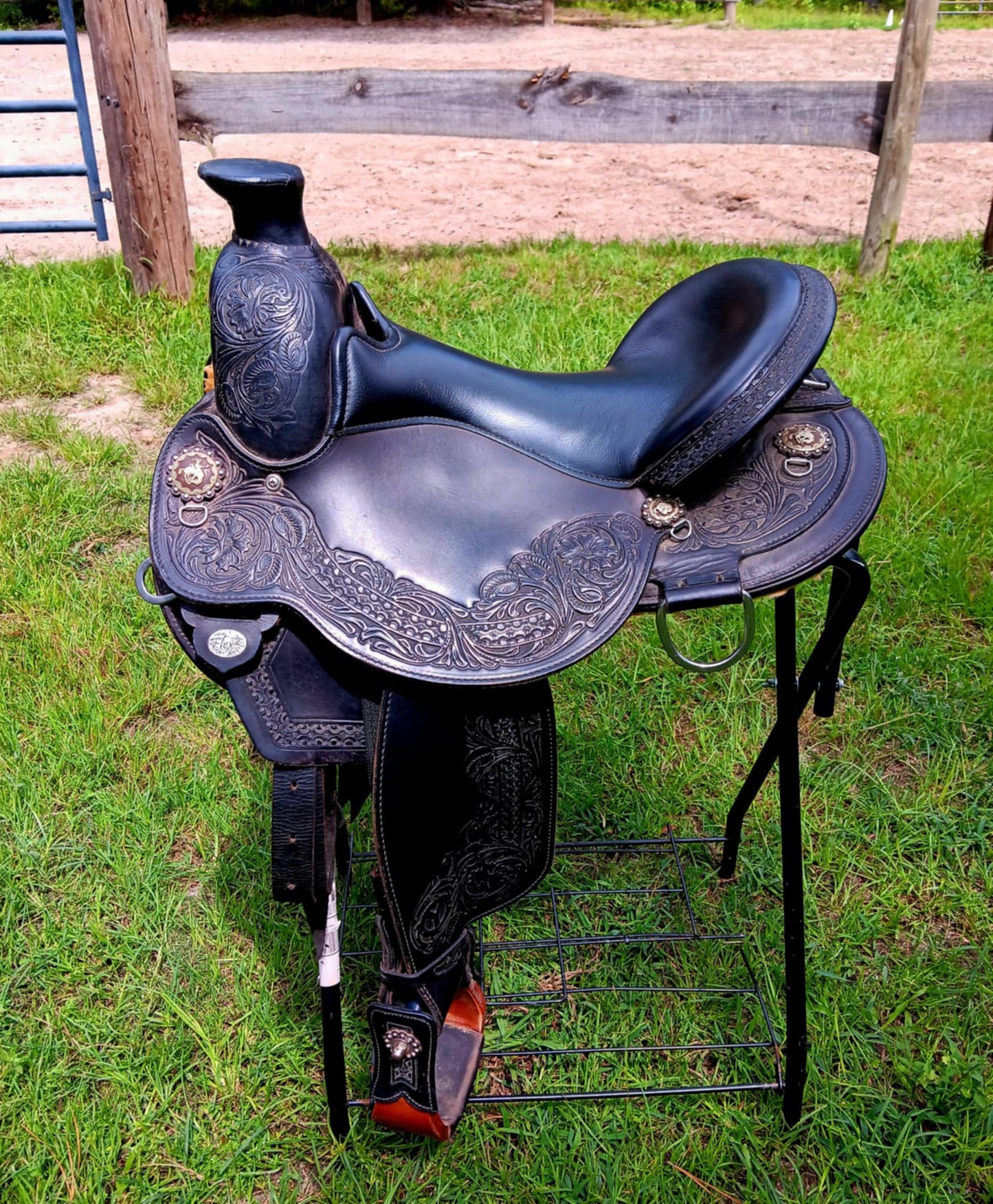 16" Circle Y Walnut Grove Flex2 Trail Saddle, wide tree