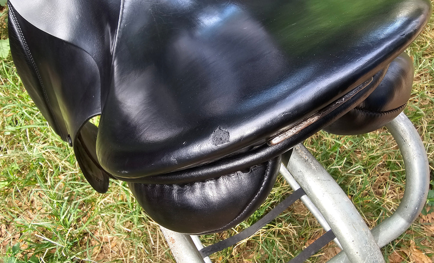 18" Stübben Tristan Dressage Saddle black