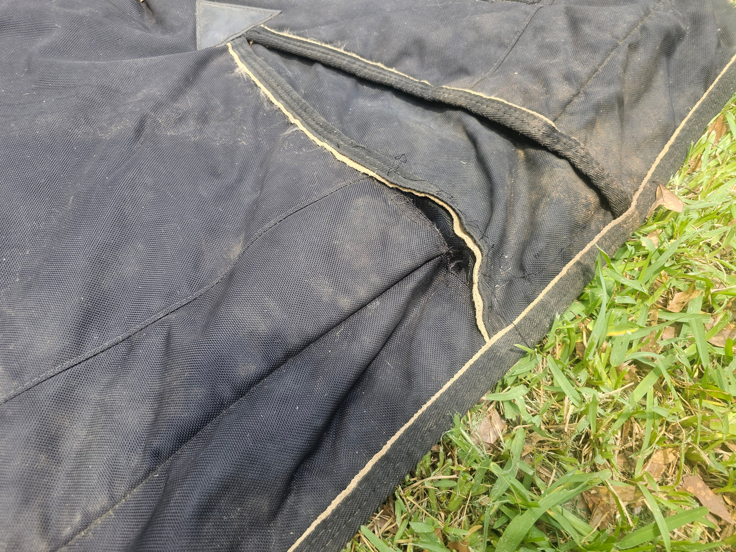 74" Schneider's V-Free Adjustable neck Horse blanket used