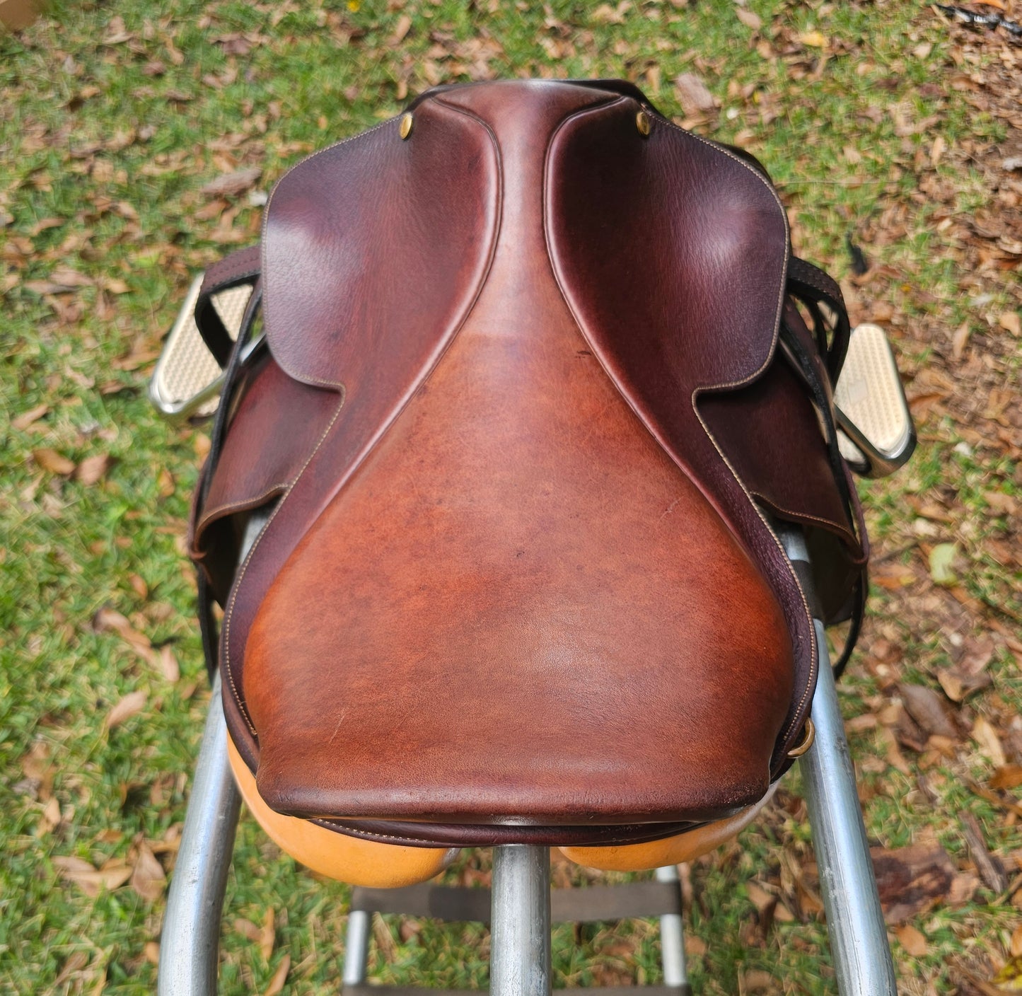 16.5" Collegiate Close Contact Hunt/Jump Saddle