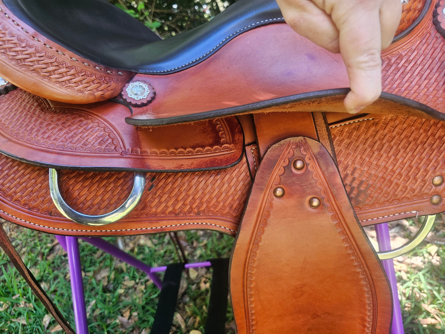 15" Crates Lightweight Round Skirt Trail Saddle used