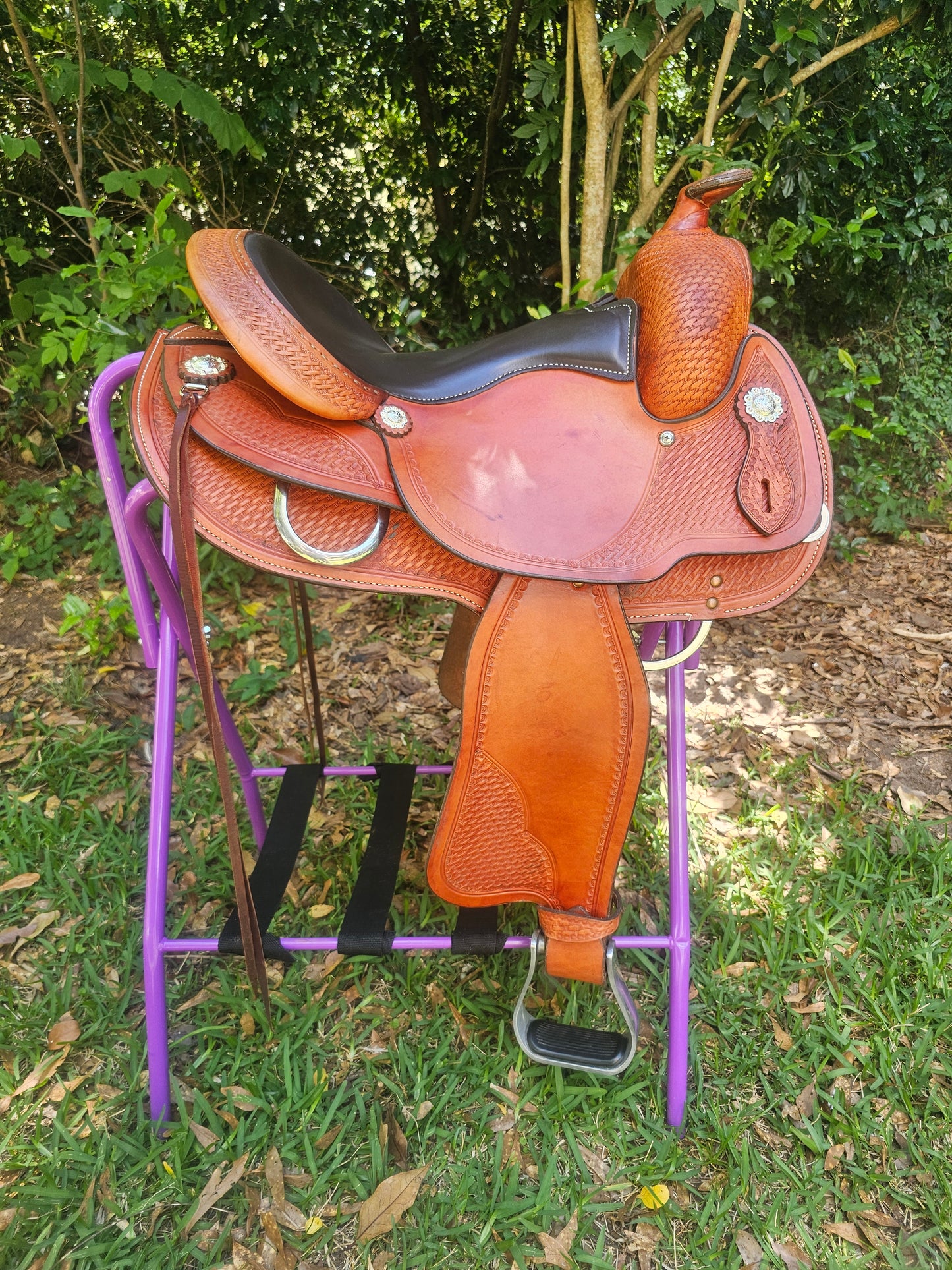 15" Crates Lightweight Round Skirt Trail Saddle used