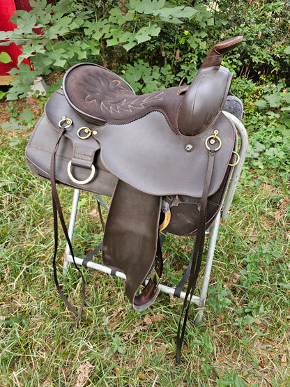 15.5" Lami Cell synthetic western trail saddle used