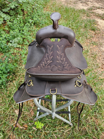 15.5" Lami Cell synthetic western trail saddle used