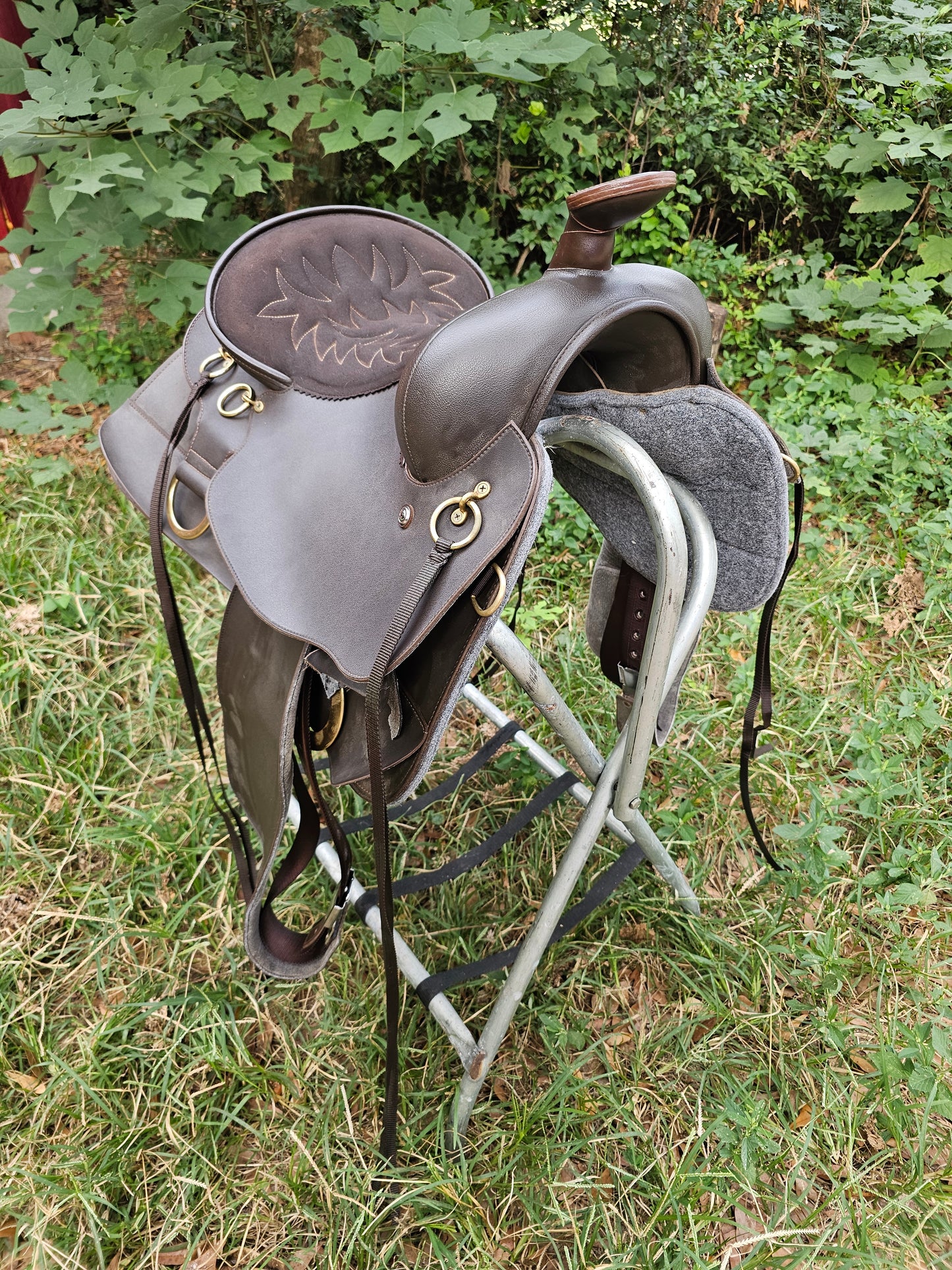 15.5" Lami Cell synthetic western trail saddle used