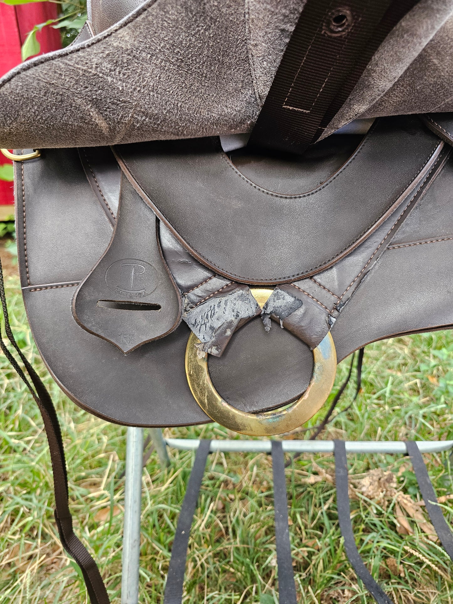 15.5" Lami Cell synthetic western trail saddle used