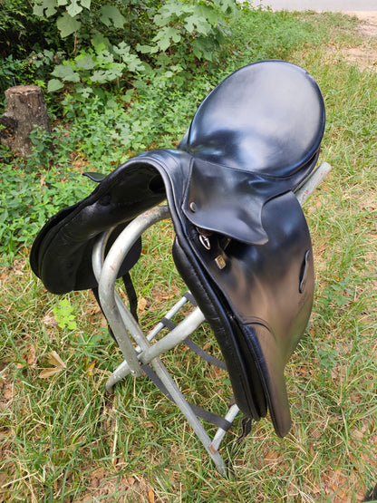 18" Stübben Tristan Dressage Saddle black