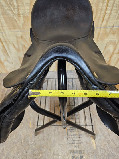 18" Stübben Dressage Saddle wide tree