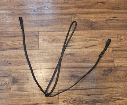 HK Americana standing Martingale