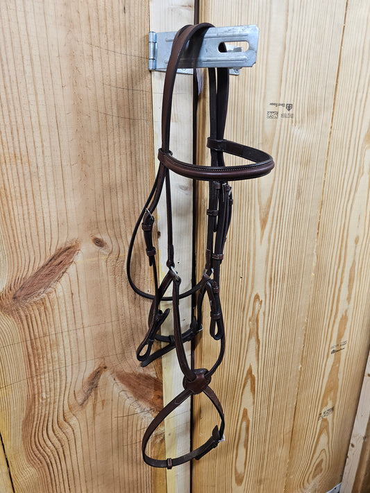 Circuit Figure 8 Raised Hunter Jump Bridle used