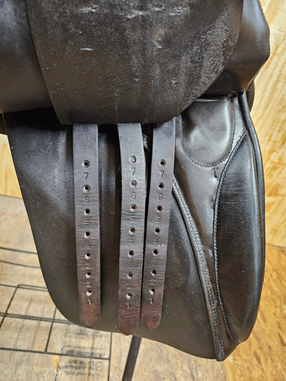 18" Stübben Dressage Saddle wide tree