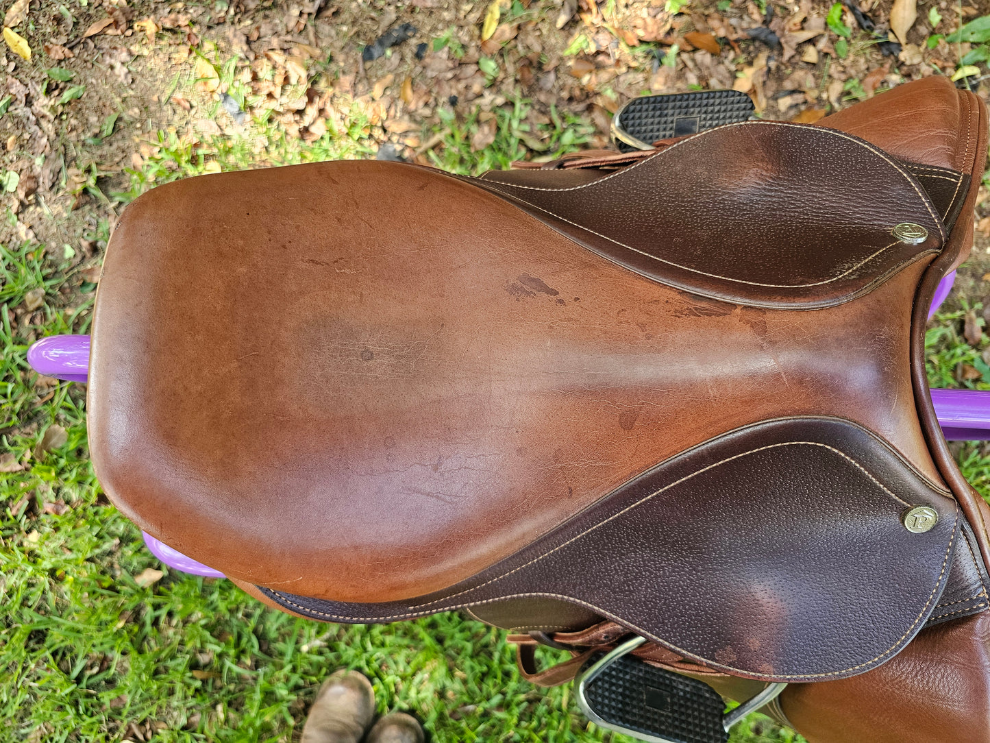 16" Pinnacle English Saddle wide tree