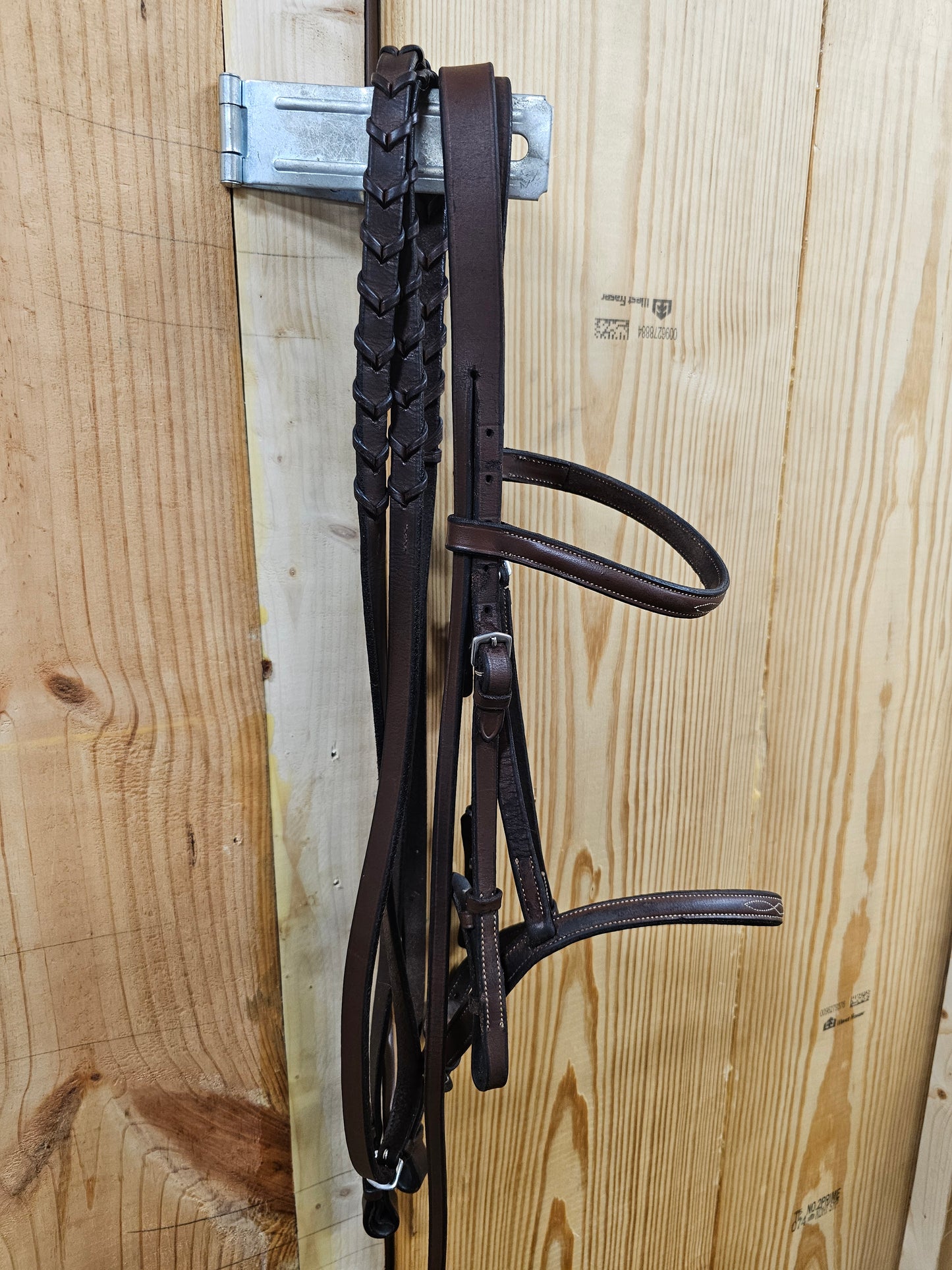 Cob Size Hunter Bridle fancy stitched raised with laced reins