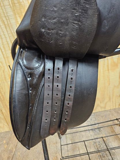 18" Stübben Dressage Saddle wide tree