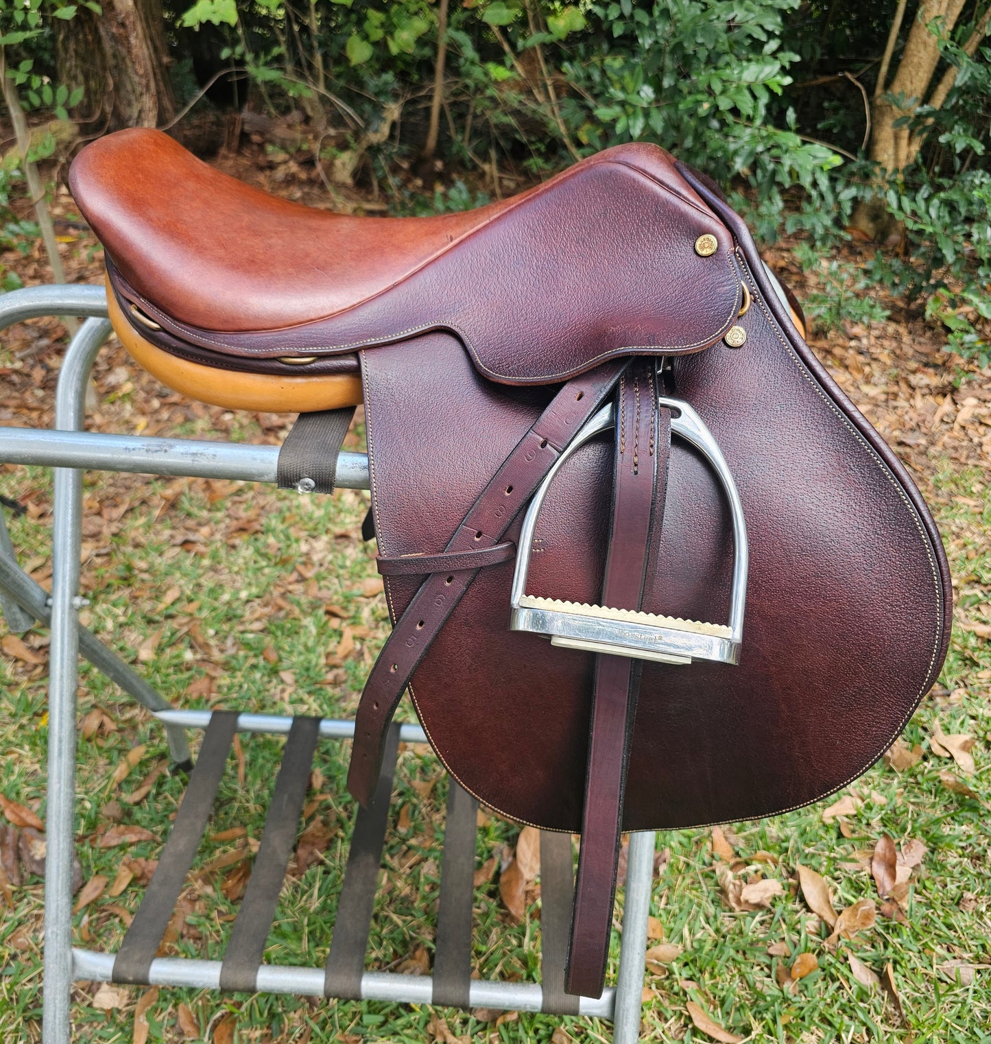 16.5" Collegiate Close Contact Hunt/Jump Saddle