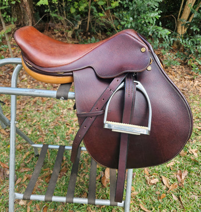 16.5" Collegiate Close Contact Hunt/Jump Saddle