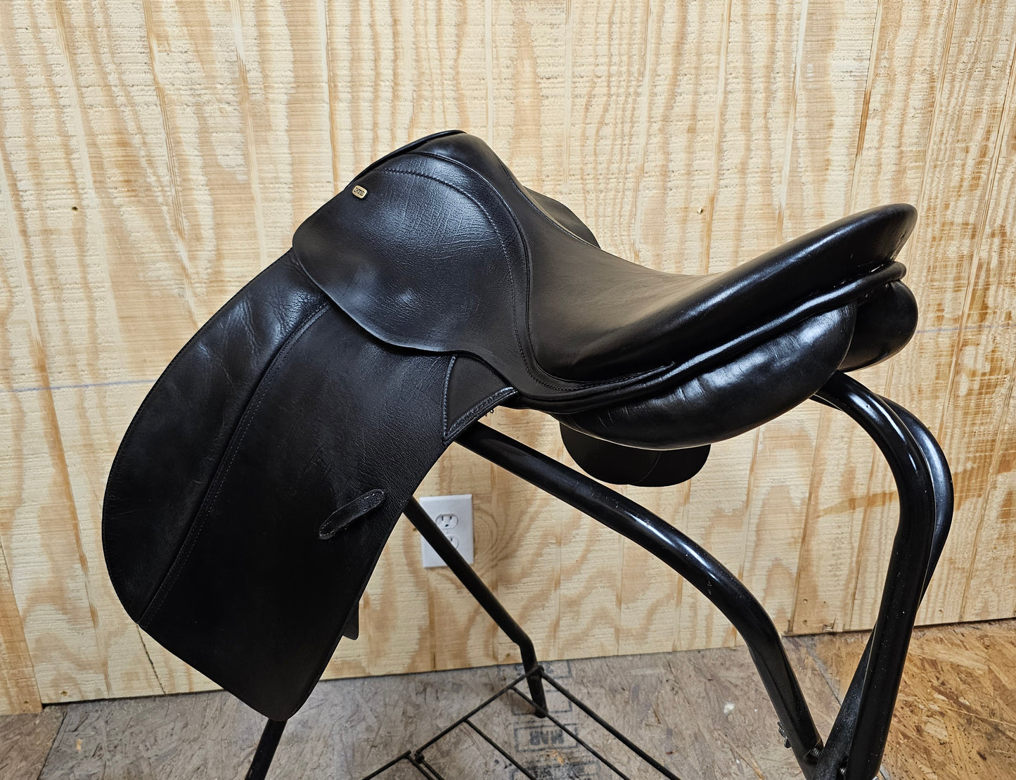 18" Stübben Dressage Saddle wide tree
