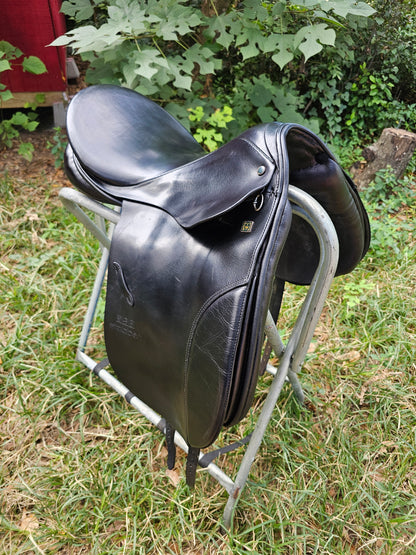 18" Stübben Tristan Dressage Saddle black