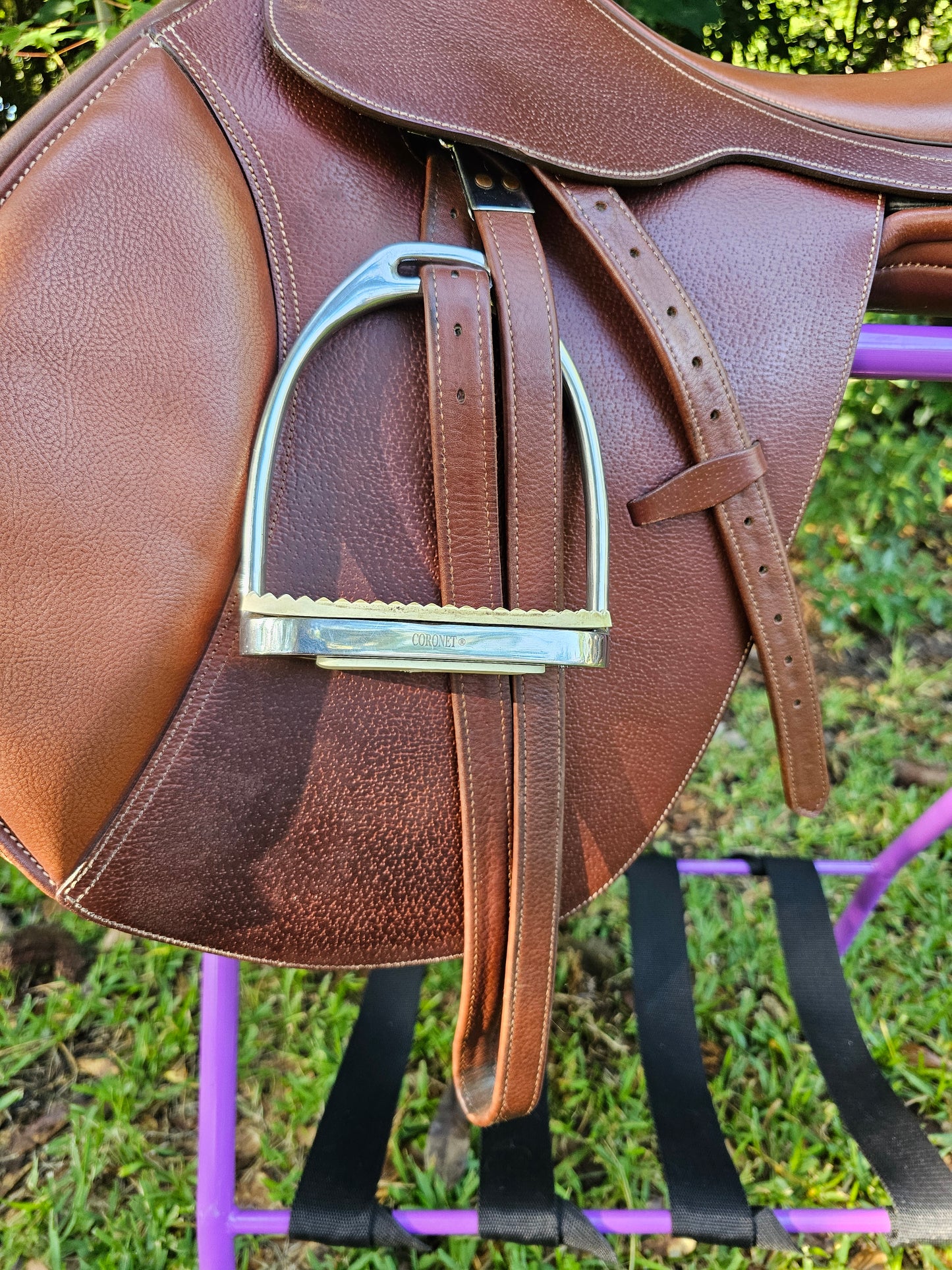 17.5" Collegiate Convertible Close Contact Saddle