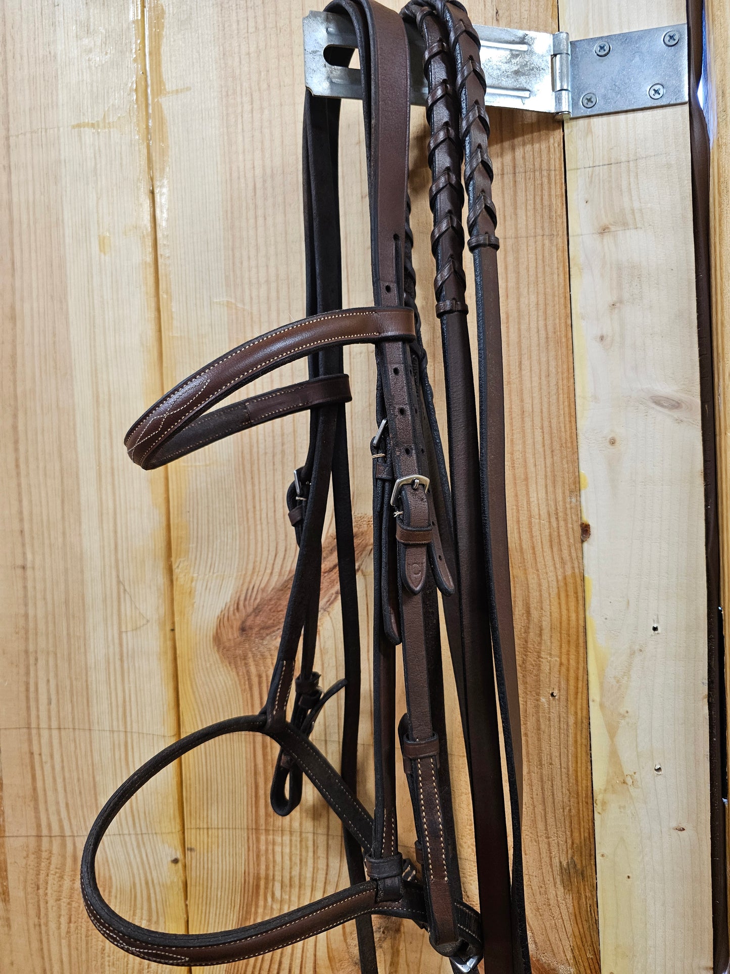 Cob Size Hunter Bridle fancy stitched raised with laced reins