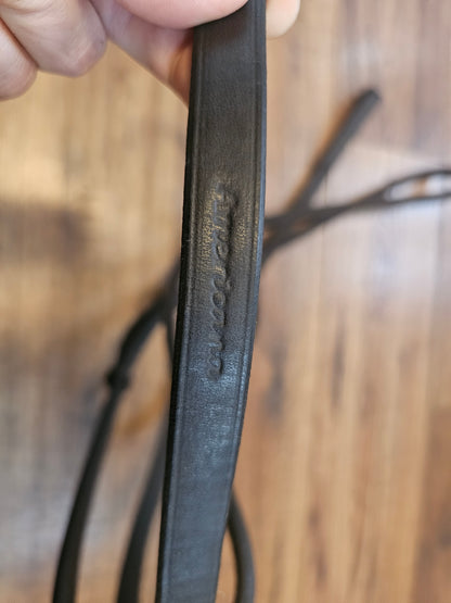 HK Americana standing Martingale