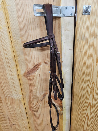 Circuit Figure 8 Raised Hunter Jump Bridle used