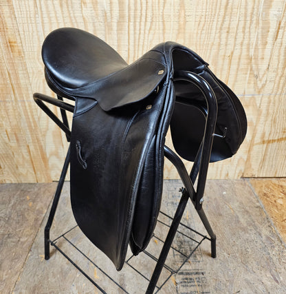 18" Stübben Dressage Saddle wide tree