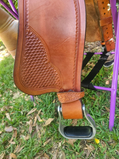 15" Crates Lightweight Round Skirt Trail Saddle used