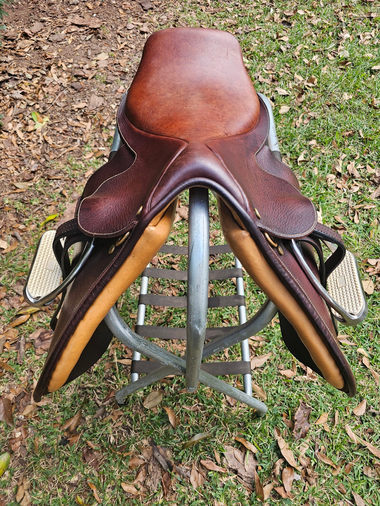 16.5" Collegiate Close Contact Hunt/Jump Saddle