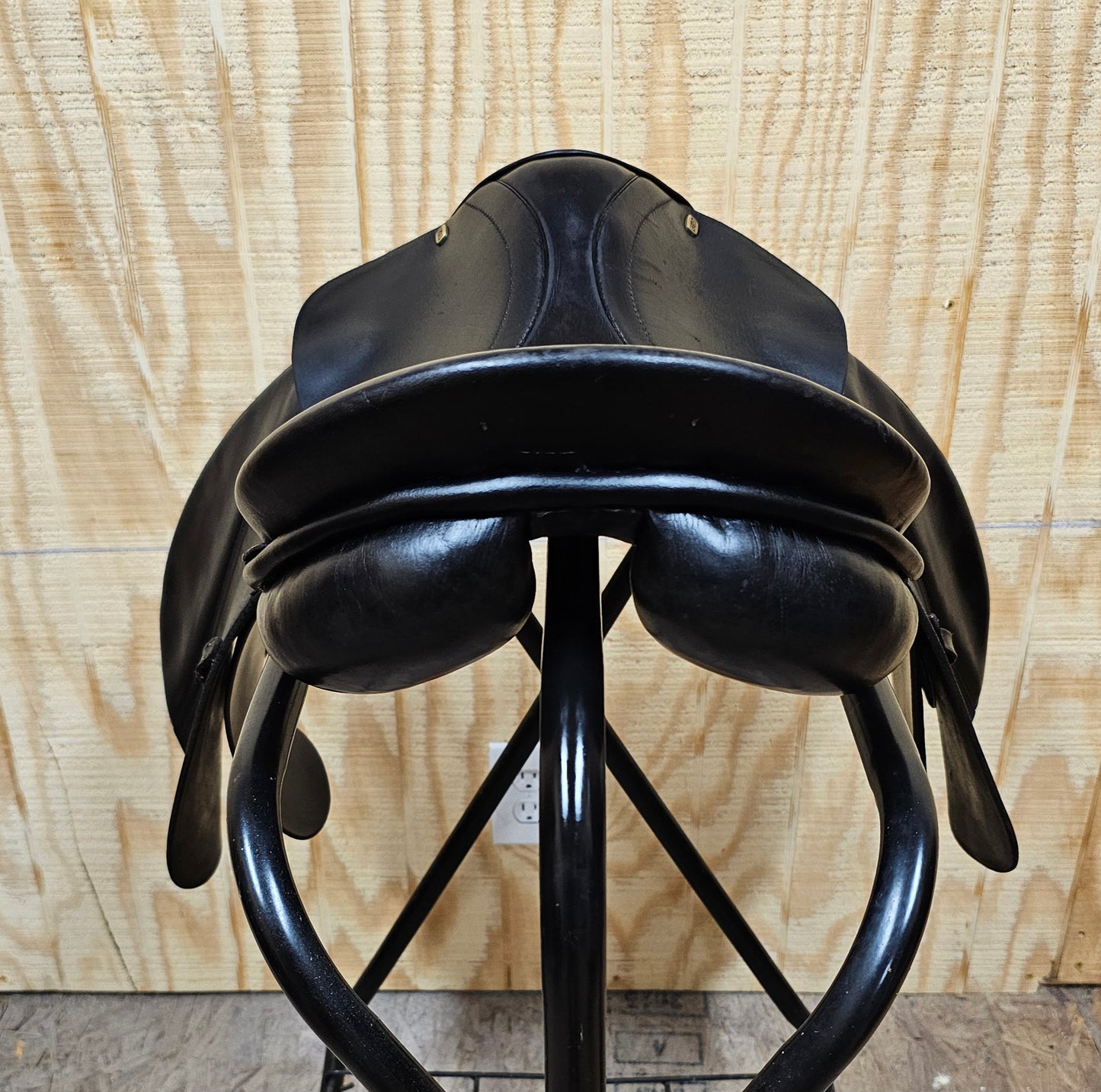 18" Stübben Dressage Saddle wide tree