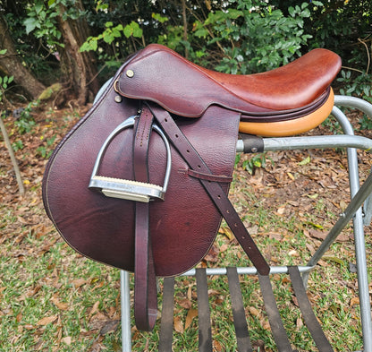 16.5" Collegiate Close Contact Hunt/Jump Saddle