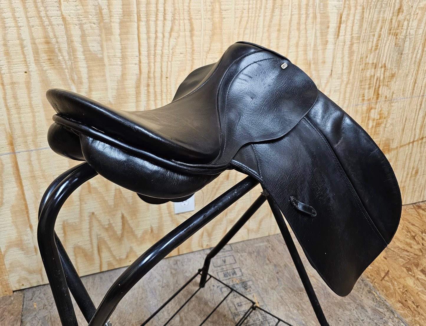 18" Stübben Dressage Saddle wide tree