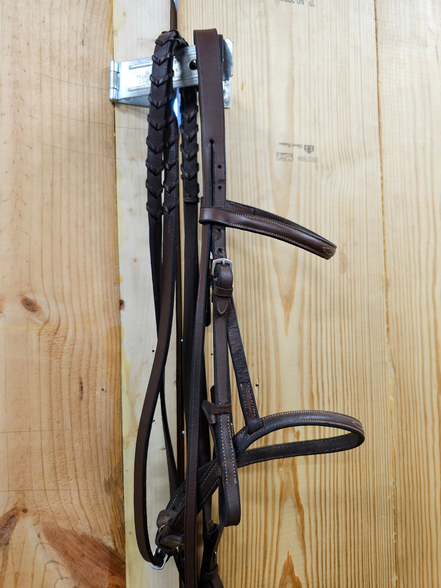 Cob Size Hunter Bridle fancy stitched raised with laced reins