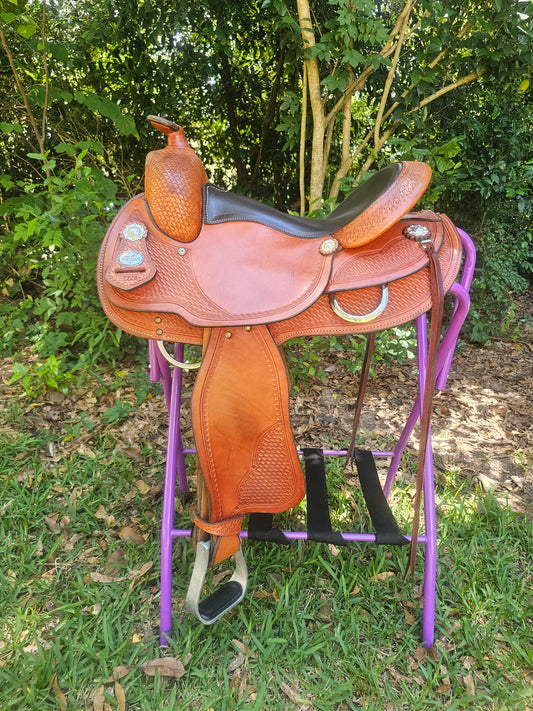 15" Crates Lightweight Round Skirt Trail Saddle used